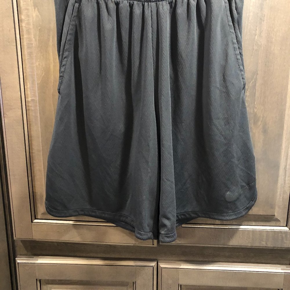 NIKE DRI-FIT TRAINING SHORTS - Black SIZE M